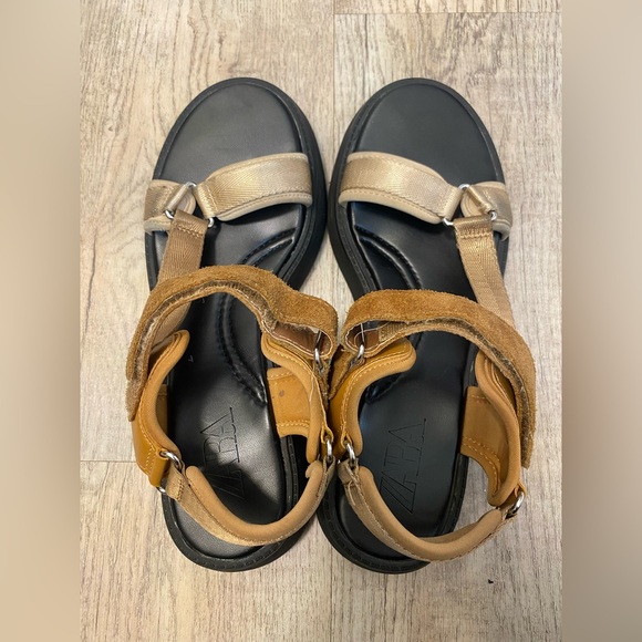 Zara Black and Tan Sandals - Picture 2 of 4